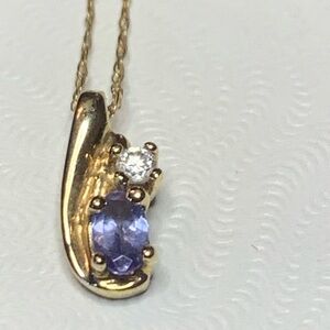 10kt Gold Purple Gem & CZ Pendant Necklace. Small knot in chain.Both 10kt